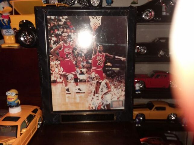 Michael jordan with plaque wooden frame