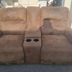 loveseat reclainer with cup hold
