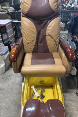 2-salon equipment provides a relaxing experience for customers