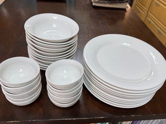 Oneida dish set plus misc small plates