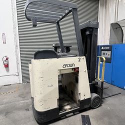 Crown electric Forklift 