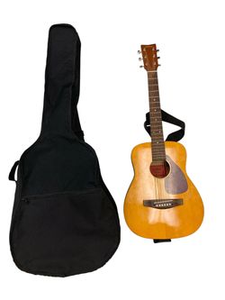 YAMAHA ACOUSTIC GUITAR #35229