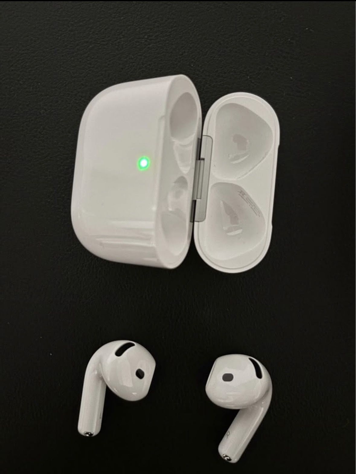 AirPods 4 Active Noise Cancellation