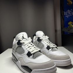 Jordan 4 “Military Black”