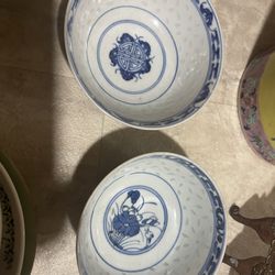 A pair of exquisite blue and white bowls
