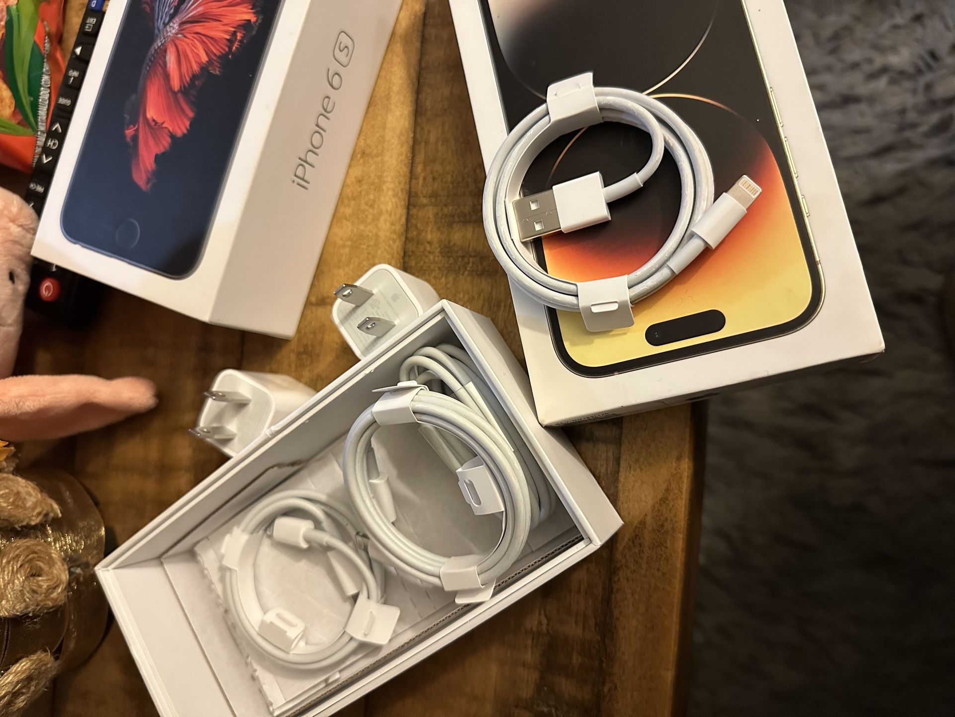 4 Original Iphone Charger’s