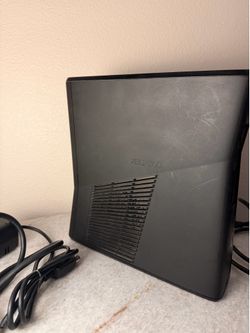 XBOX 360 CONSOLE