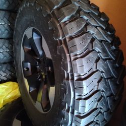 275/70R18 Set 4 Wheels And Tires 6x5.5 Ram,Chevy
