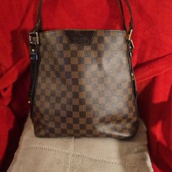 $500 O.B.O✨️🎀💎LV Damier Ebene✨️🎀💎