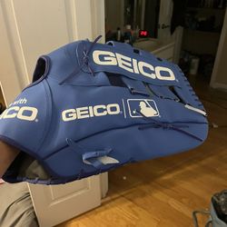 Huge Geico Baseball Glove Allstar Game 2025