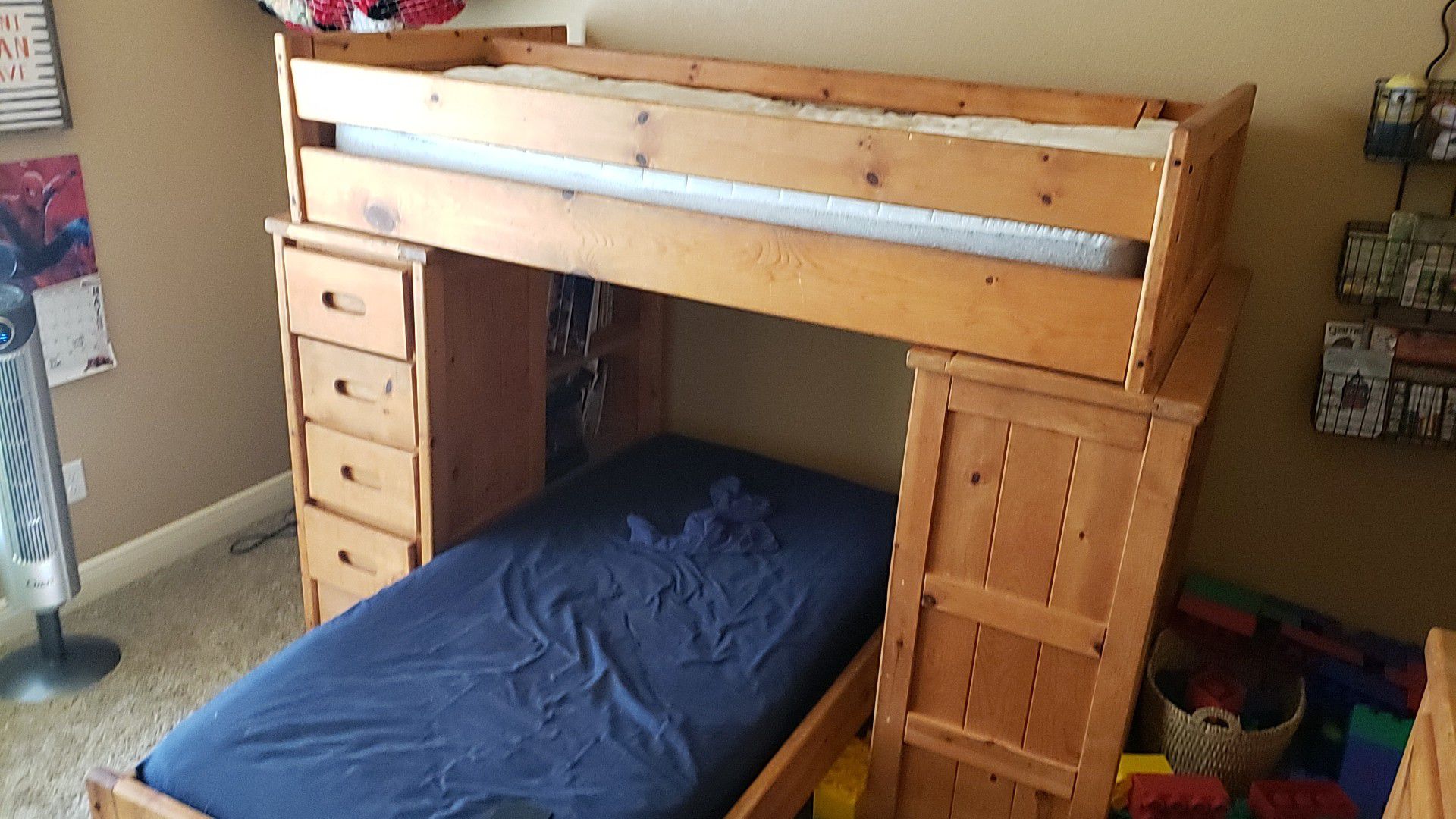 Kids Bunk Bed Set w/Dresser (solid wood construction)