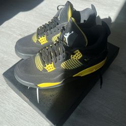Jordan 4 Thunder 