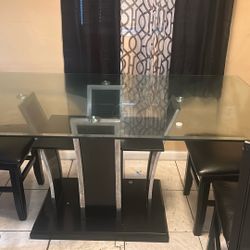 Table With 4 Chair 
