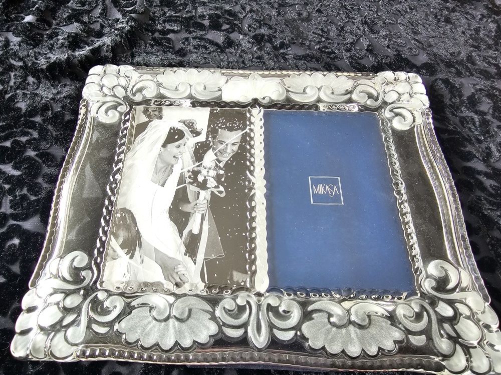 $25.00 - 1980's MIKASA/GERMANY Picture Frame! Elegant Raised Clear & Frosted Glass! (2) Pictures Display! Like New Condition!