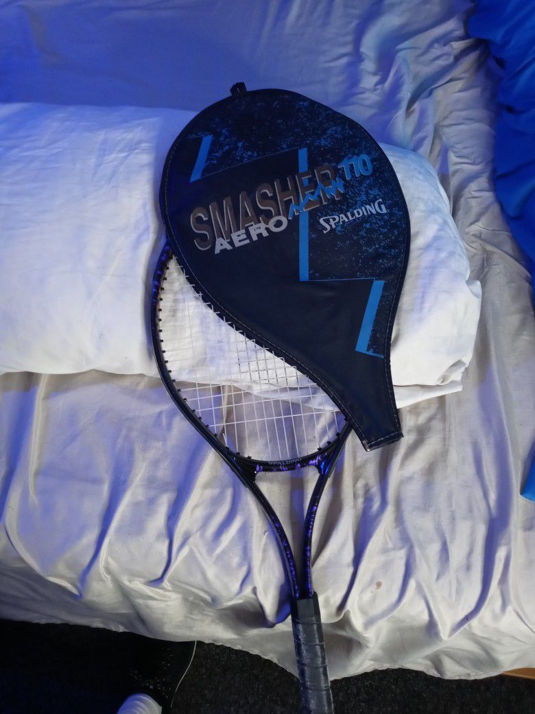 Spalding Smasher Aero 110 Wide Racket In Good Condition only 20$