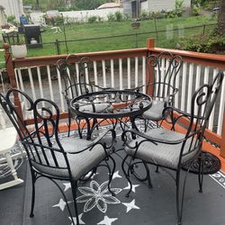 Metal  table and chairs 