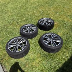 4 Infiniti Q50 Wheels, 3 Good Tires
