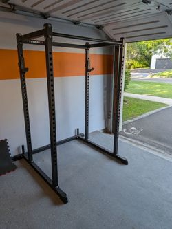 Titan Fitness T-2 Short Power Rack 71” – 850 lb Capacity