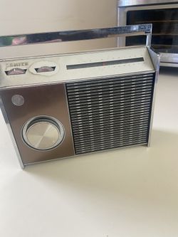 Vintage Zenith AM Radio