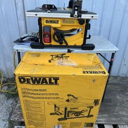 DEWALT 15 Amp Corded 8-1/4 in. Compact Portable Jobsite Tablesaw (Stand Not Included) USED $320