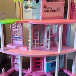 Barbie Dream House 