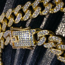 Yellow 24 inch lab stones water resistant