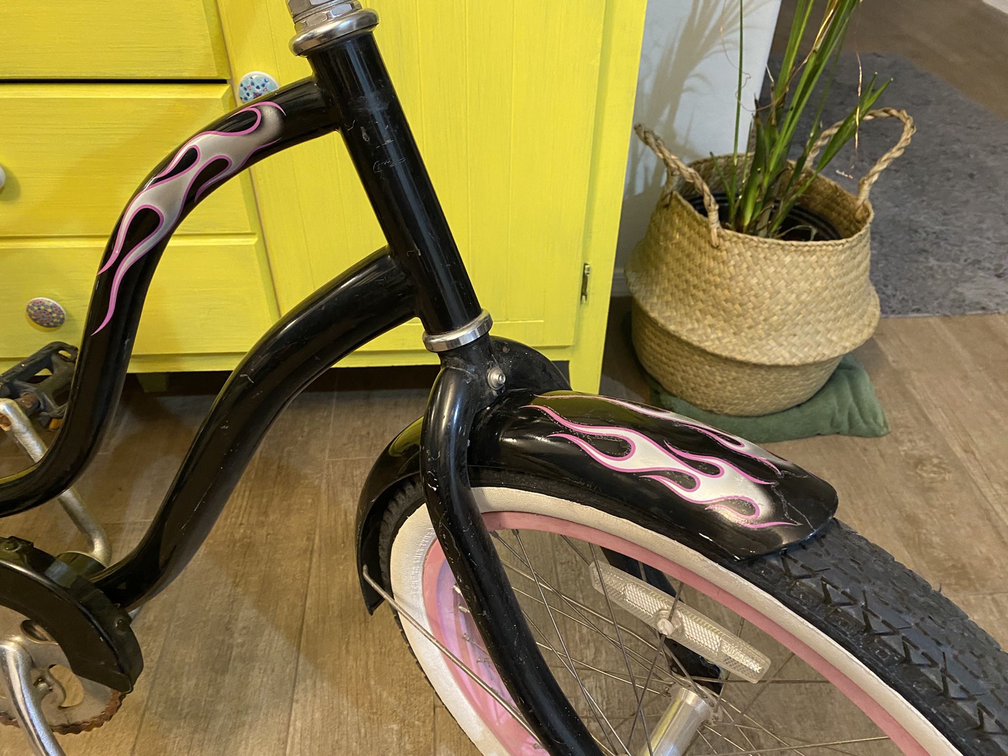 Electra Little Betty Beach Cruiser 20" Black Pink Youth Single Speed