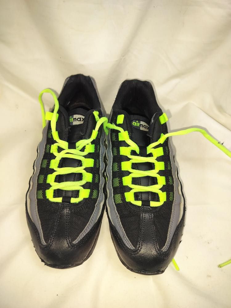 Women's Size 8 Air Max On Sale!!