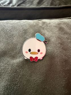 Disney Tsum Tsum pin features a stylized, circular Donald Duck wearing his signature blue sailor hat and red bow tie.