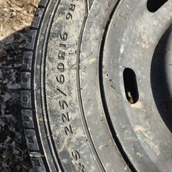 225 60 16 On Ford 5 Lug Wheels 