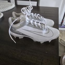 Nike cleats - kids 5.5y
