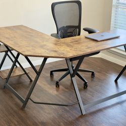 L-Shaped Desk – Perfect Condition