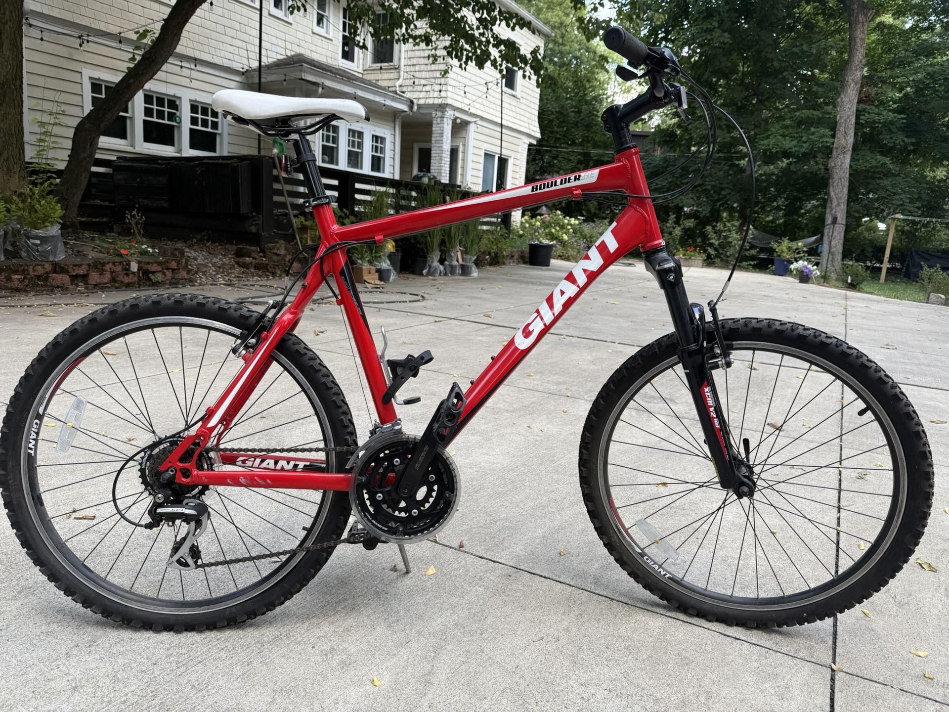 Giant XL mountain bike
