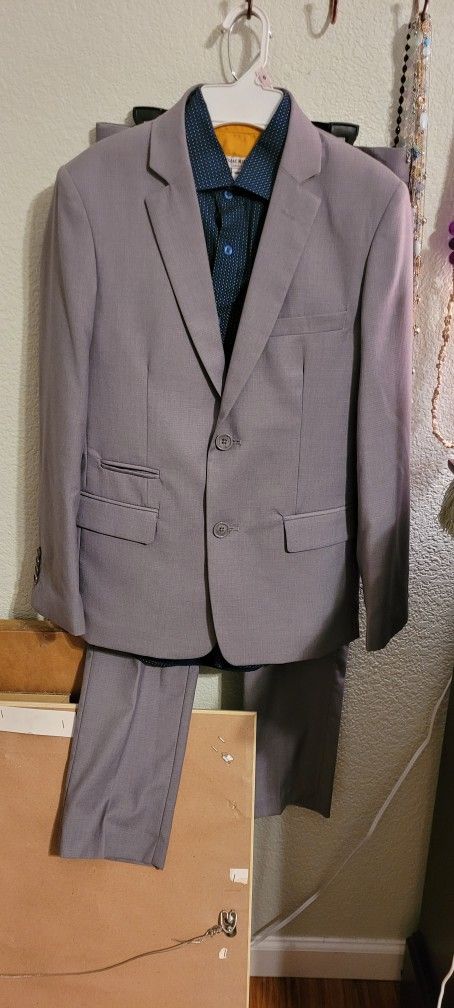Beautiful Isaac Mizrahi Grey Suit Set Size 14 Boys