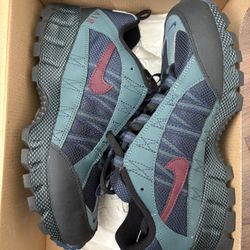 Nike Air Humara Qs Size:9.5
