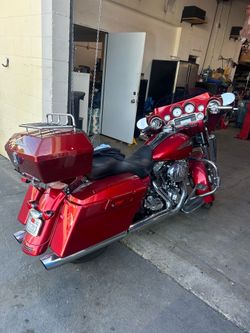 Harley Davidson 2012. En perfectas condition  las 2 llantas nuevas aceites nuevos. La banda o flecha nueva.