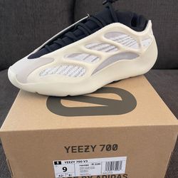 Yeezy 700 V3