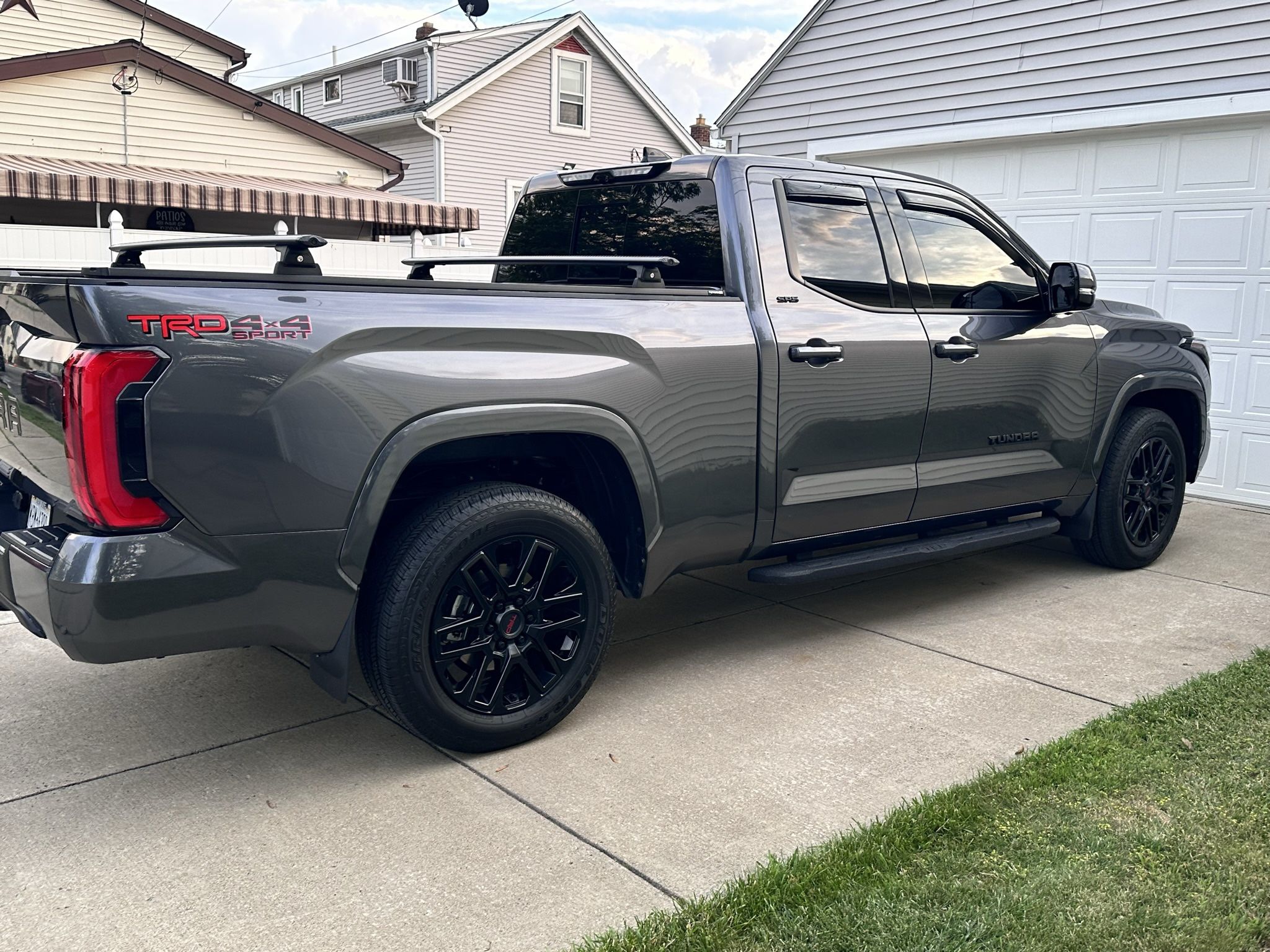 REALTRUCK RETRAX PRO XR MANUAL RETRACTABLE TONNEAU COVER W/ T-SLOT RAILS for 2023 Tundra 6 1/2 bed
