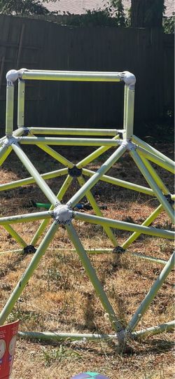 Play structure