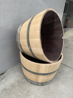 Wine Barrel Planters 🍅 Clean and Sturdy THE PRICE IS FIRM 