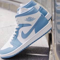 Nike Jordan 1 Mid University Blue UNC Size 6.5w (5y)
