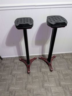 Ultimate support Speaker stands