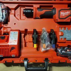 M18 18V Lithium-Ion Cordless Short Throw PEX Press Tool Kit w/ (3) Viega PureFlow Jaws,(2) 2.0Ah Batteries & Charger