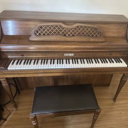 Stanley Wooden Piano