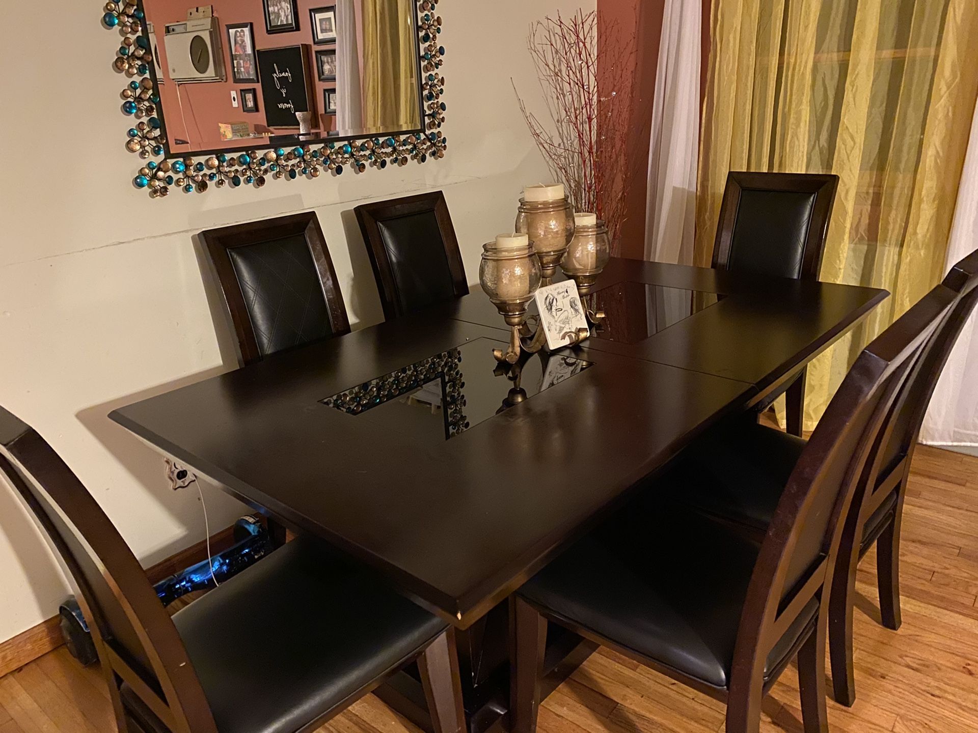 Raymour Flanigan 7 piece dining room table. Extension piece included.