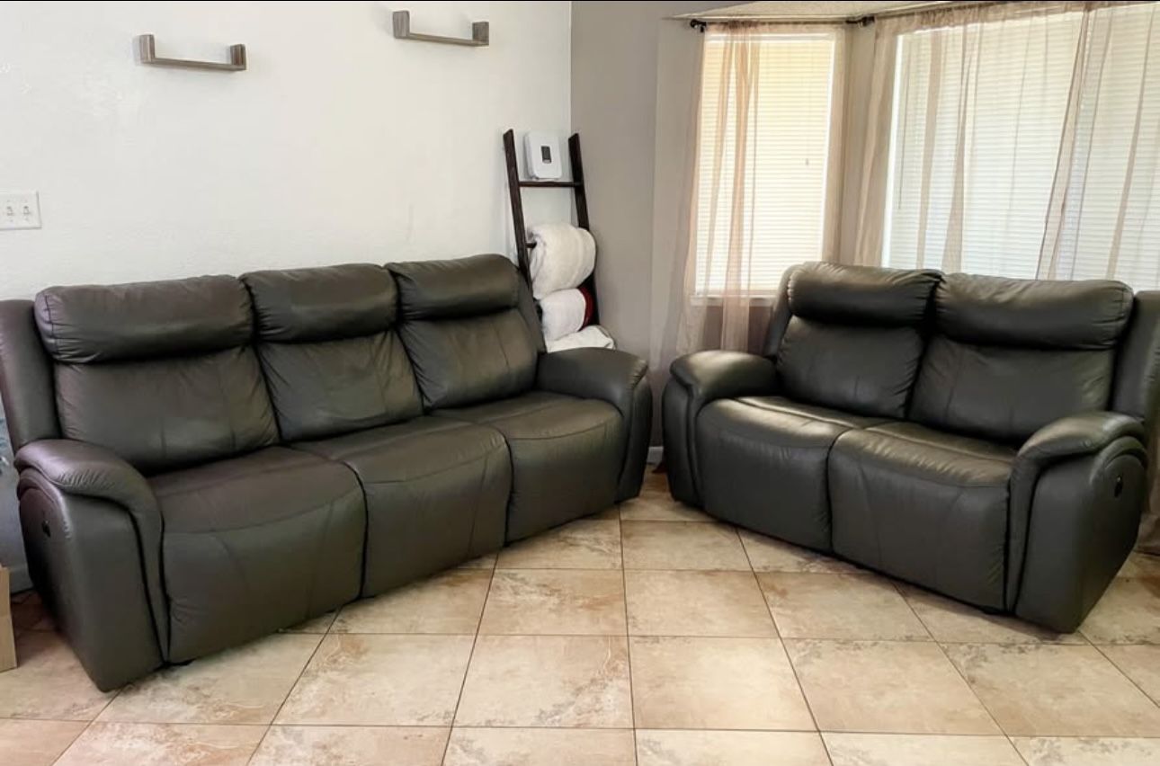 Power Reclining couch set
