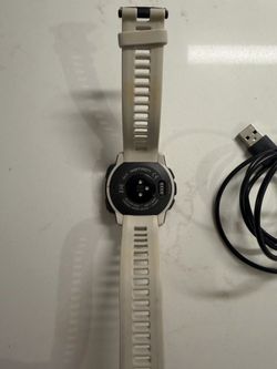 Garmin instinct 2 with charger
