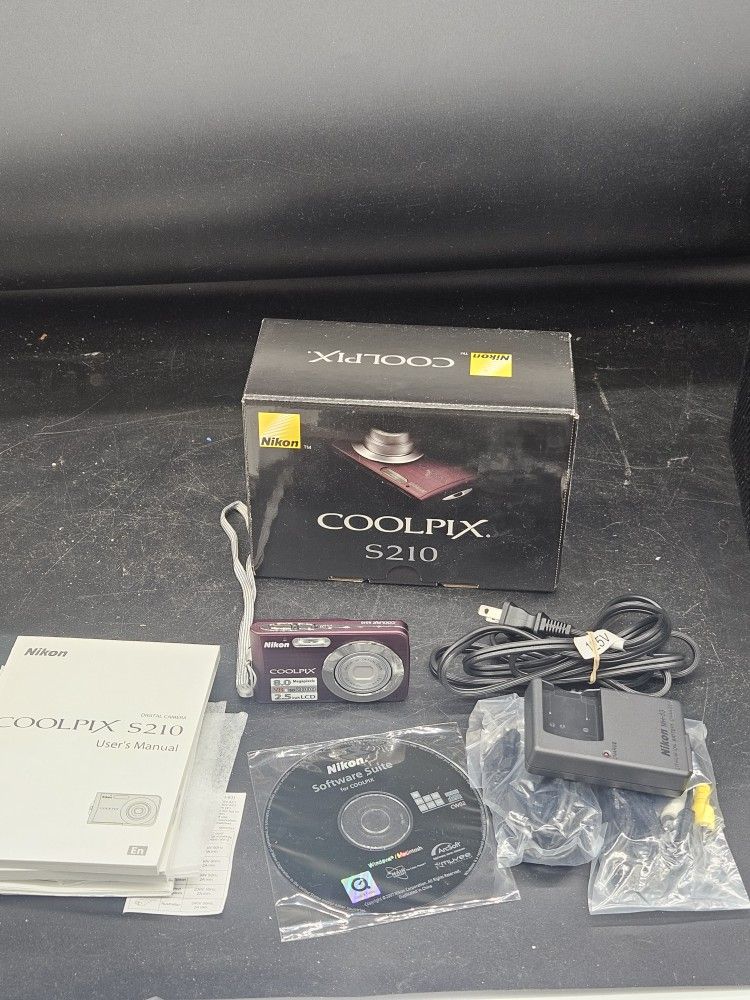 NIKON COOLPIX S210 COMPACT DIGITAL 8MP CAMERA With Charger And Battery