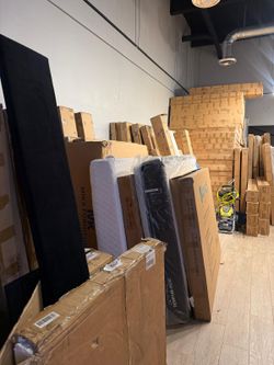 Furniture store closing