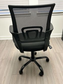 Black computer chair